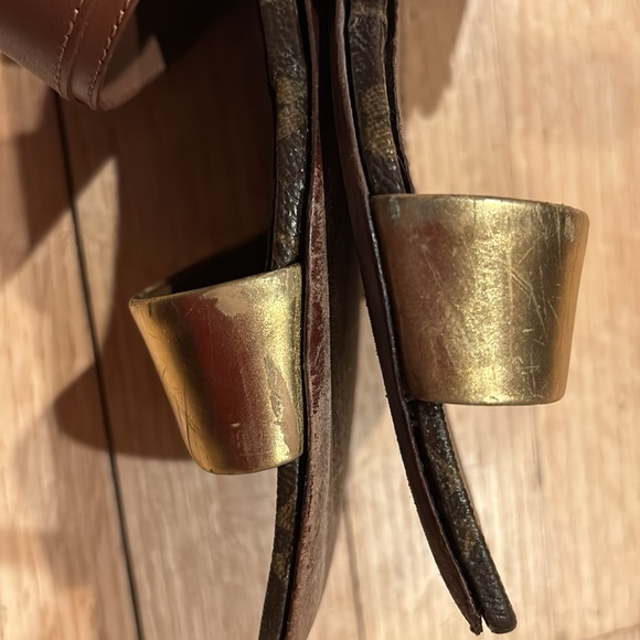 Louis Vuitton  Slide Sandals  size (37- 7) Sorry NO BOX - Picture 16 of 17